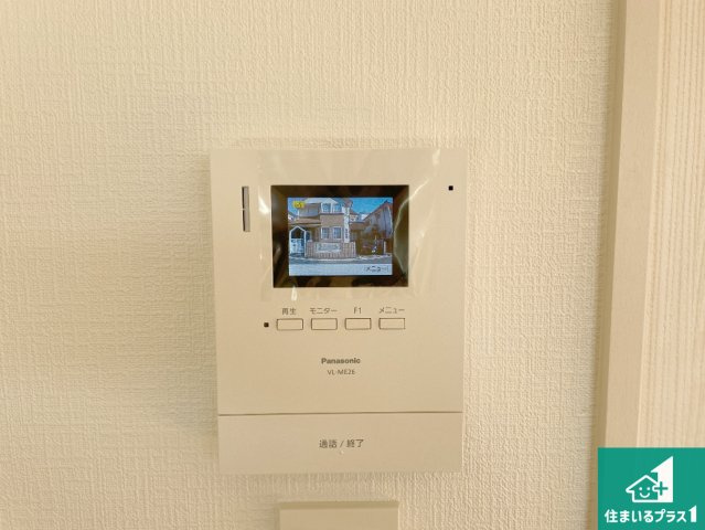 高槻市明野町　第5期　新築一戸建ての防犯設備|カラーモニターインターホン！声だけでなく来訪者の姿や顔がモニターで確認できるので、小さなお子様がいらっしゃるご家庭でも安心できます！