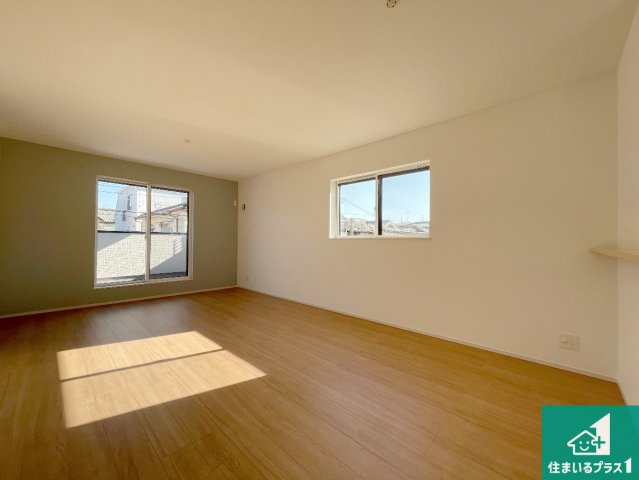 高槻市明野町　第5期　新築一戸建ての洋室|シンプルな洋室は、自分好みのインテリアが楽しめます♪ご家族とインテリアや家具を選びに行くのは新築購入時の醍醐味の一つです。ぜひお楽しみください♪