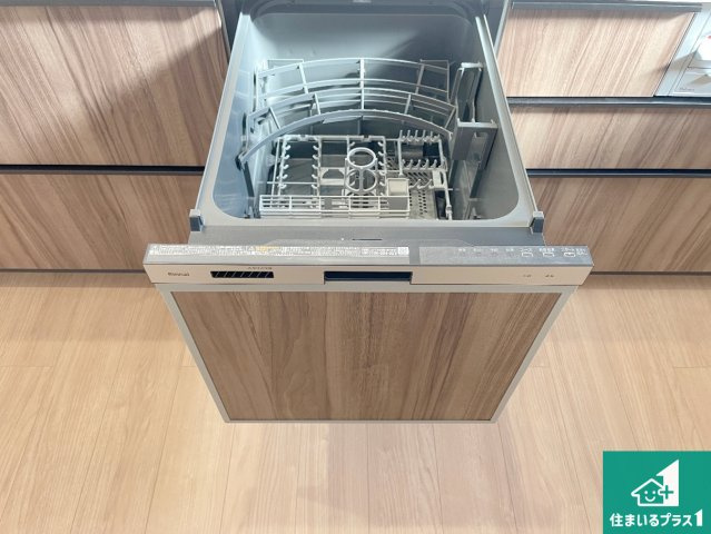 高槻市明野町　第5期　新築一戸建ての設備|食事後の一仕事、食器洗いをボタン一つでお任せできちゃいます！場所を取らないビルトイン式なので、お料理スペースもしっかり確保！