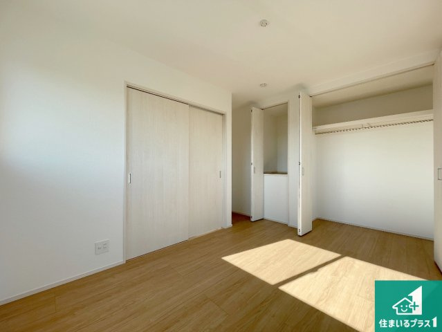 高槻市明野町　第5期　新築一戸建ての洋室|シンプルな洋室は、自分好みのインテリアが楽しめます♪ご家族とインテリアや家具を選びに行くのは新築購入時の醍醐味の一つです。ぜひお楽しみください♪