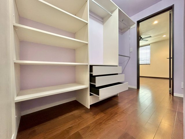 大田区上池台5丁目　中古戸建の収納|四季に応じて衣類などをしまう事ができる、大型収納スペースのウォークインクローゼット！

ご内見希望・資料請求などお気軽にお問い合わせ下さい！
03-5990-5201