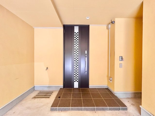 大田区上池台5丁目　中古戸建の玄関|2025年7月18日撮影

ご内見希望・資料請求などお気軽にお問い合わせ下さい！
03-5990-5201