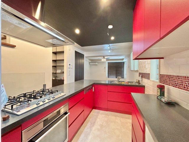 大田区上池台5丁目　中古戸建のキッチン|使いやすいＬ字型のキッチン！移動距離が少ないのがポイント。

ご内見希望・資料請求などお気軽にお問い合わせ下さい！
03-5990-5201