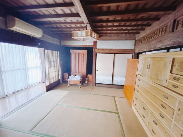 【中古戸建】前橋市上新田町の和室|フローリングでは感じることのできない圧倒的な寛ぎやすさを実感してください。独立しているので周りを気にせず寝そべることもできますね♪