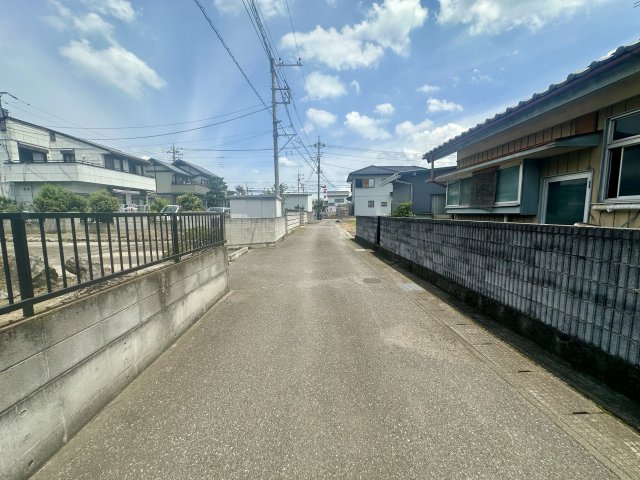 【中古戸建】前橋市上新田町の前面道路含む現地写真|■現地写真
気になる点などご気軽にお問い合わせください♪
