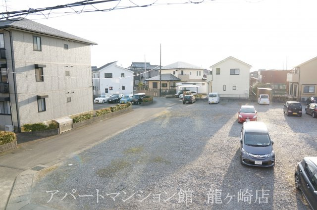 ラ　リュミエールの駐車場