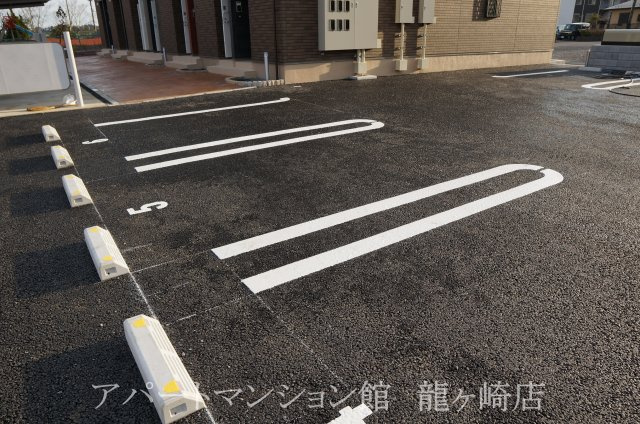 ラ　リュミエールの駐車場