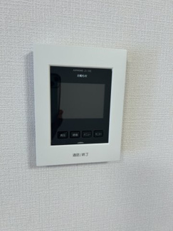 【セキュリティ】 | ハイラーク上大岡 | 玄関のドアを開けることなく来客の顔や声を確認できるので安心して対応できますね。