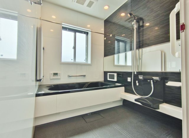 練馬区高松4丁目の浴室|ゆったりと足を伸ばしてお寛ぎいただける1620サイズのユニットバス
お子様とのご入浴も快適な広さです