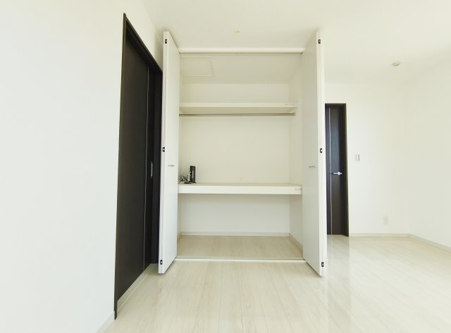 練馬区高松4丁目の収納|3階9.0帖洋室　大型クローゼット完備
WICの他に大型のクローゼットも完備しております