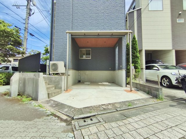 練馬区高松4丁目の駐車場|ゆったりとしたカースペース付です
ハイルーフ車も駐車可能(車種による)