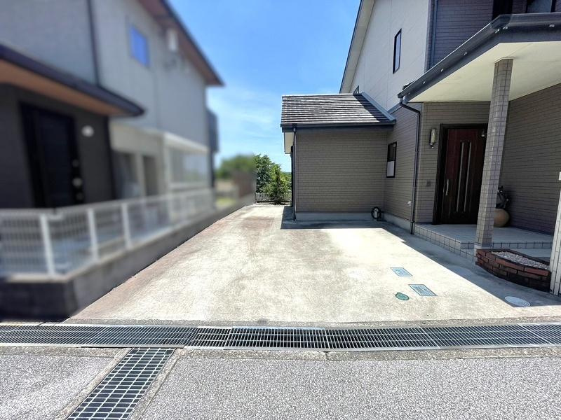 高知市横浜南町　中古戸建ての駐車場