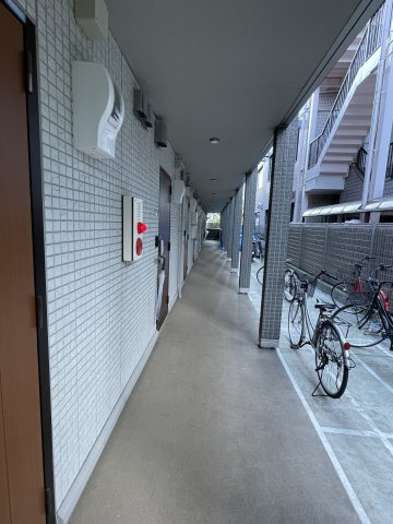 多摩市関戸２丁目のアパートのロビー