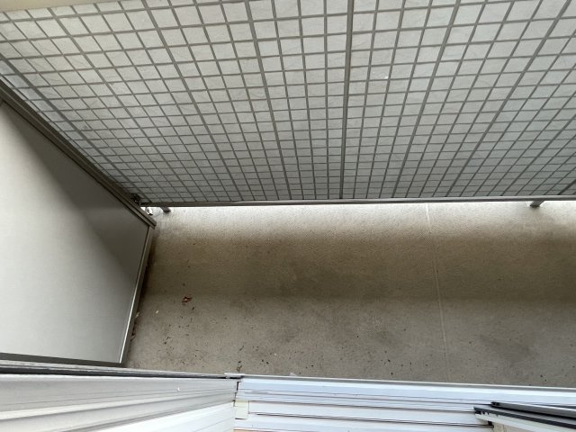 多摩市関戸２丁目のアパートのバルコニー