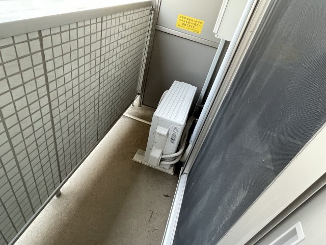 多摩市関戸２丁目のアパートのバルコニー