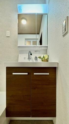 御堂町　中古一戸建ての独立洗面台|シャワー付き洗面化粧台
■物件内覧・資金計画相談・住宅ローン相談、リフォーム相談、お問合せ受付中■
※当日・翌日のご内覧、ご相談はお電話でのお問合せがスムーズです！