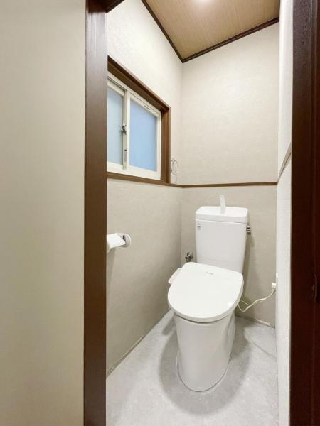 御堂町　中古一戸建てのトイレ|温水洗浄便座
■物件内覧・資金計画相談・住宅ローン相談、リフォーム相談、お問合せ受付中■
※当日・翌日のご内覧、ご相談はお電話でのお問合せがスムーズです！