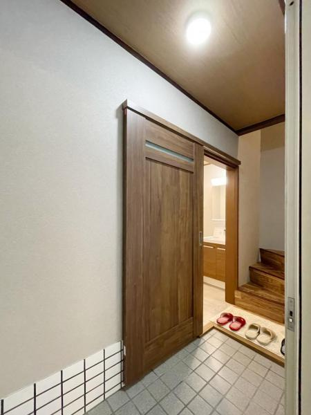 御堂町　中古一戸建ての内装|玄関ホール
■物件内覧・資金計画相談・住宅ローン相談、リフォーム相談、お問合せ受付中■
※当日・翌日のご内覧、ご相談はお電話でのお問合せがスムーズです！