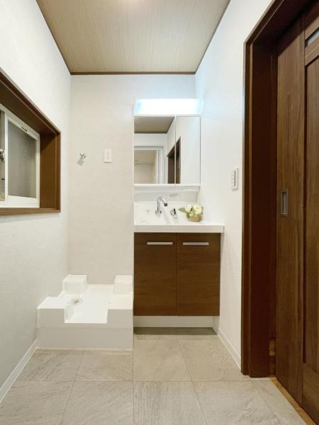 御堂町　中古一戸建ての脱衣所|洗濯機置き場
■物件内覧・資金計画相談・住宅ローン相談、リフォーム相談、お問合せ受付中■
※当日・翌日のご内覧、ご相談はお電話でのお問合せがスムーズです！