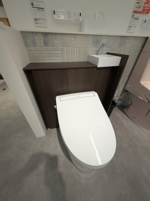 【トイレ】 | 仮称）山田１丁目新築マンション | シュルーム写真　温水洗浄便座　ボタン流水