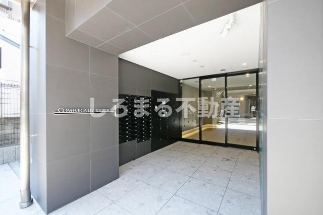 コンフォリア・リヴ北浜平野町のエントランス