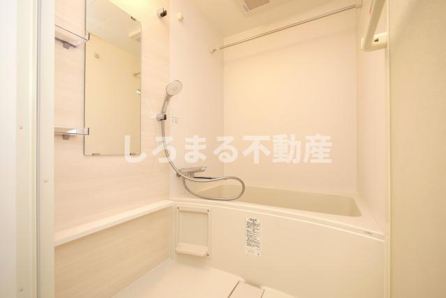 コンフォリア・リヴ北浜平野町の浴室