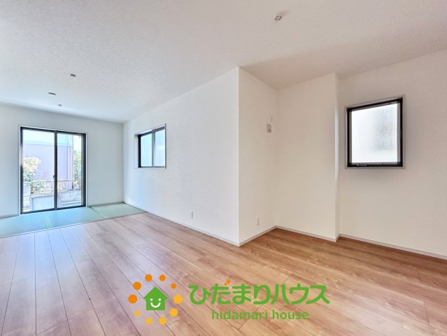 久喜市久喜東１丁目　新築一戸建て　01　アイタウンの居間・リビング