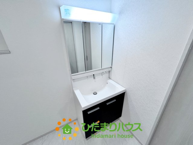 久喜市久喜東１丁目　新築一戸建て　01　アイタウンの独立洗面台