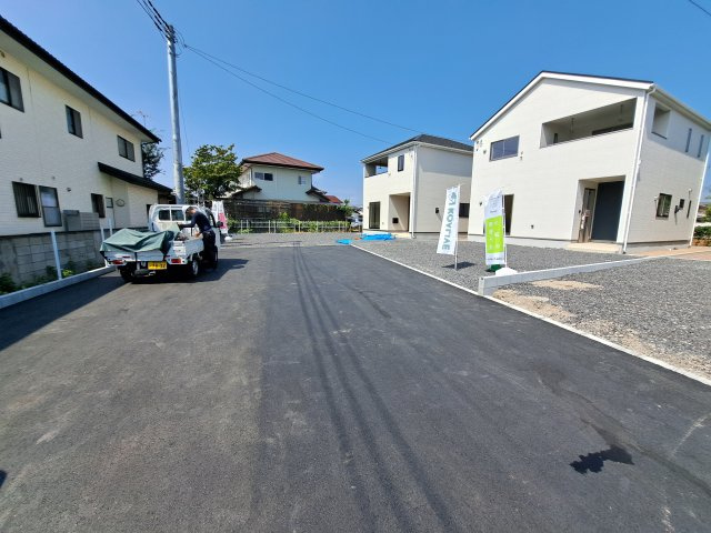 新築　前橋市下細井町第10-1　クレイドルガーデン　4号棟の前面道路含む現地写真|現地写真　南東側接道幅員約6ｍ
