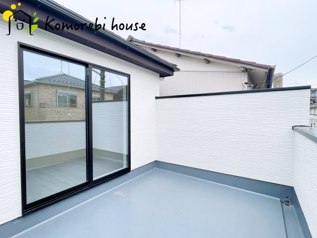 さいたま市北区日進町　31期　新築一戸建て　テラス　01のバルコニー|バルコニーからの眺めを楽しみながら食事をしませんか