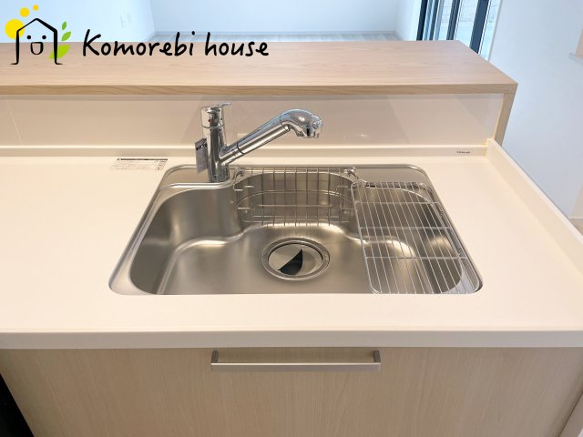 さいたま市北区日進町　31期　新築一戸建て　テラス　01のキッチン|きれいなキッチンです