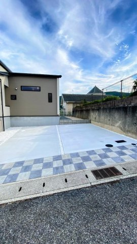 名塩さくら台1丁目の駐車場