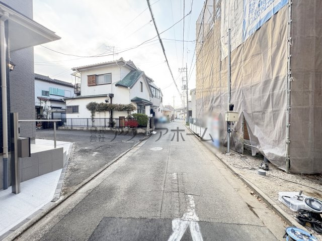 所沢市若狭3丁目・全1棟　新築一戸建　～駅徒歩10分～の前面道路含む現地写真