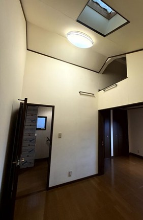 江端町　中古一戸建ての子供部屋|洋室4.3帖　天窓付き
■物件内覧・資金計画相談・住宅ローン相談、リフォーム相談、お問合せ受付中■
※当日・翌日のご内覧、ご相談はお電話でのお問合せがスムーズです！