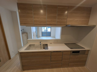 【キッチン】 | 仮称）山田１丁目新築マンション | 横幅2550cm　天板シンク大理石仕様　食洗器付