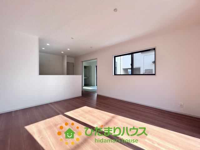 久喜市久喜東１丁目　新築一戸建て　02　アイタウンの居間・リビング