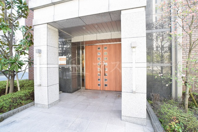 ONE ROOF FLAT FUKUSHIMAのエントランス