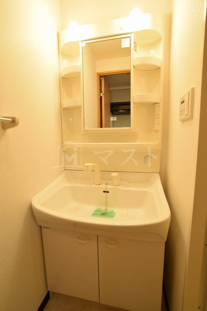 ONE ROOF FLAT FUKUSHIMAの洗面所