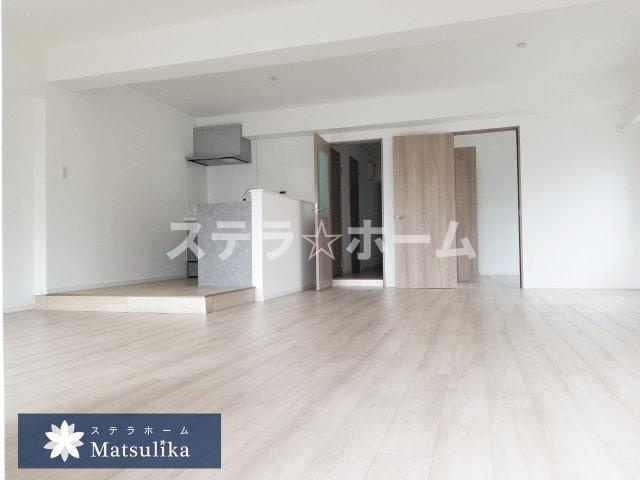 三陽ハイツ都島の居間・リビング|ゆったりとした居間です