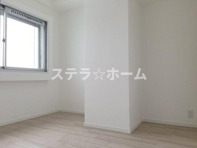 三陽ハイツ都島の洋室|コンパクトで使いやすい洋室です