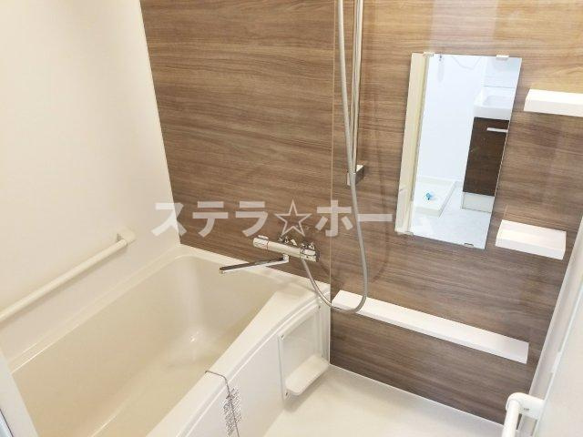 三陽ハイツ都島の浴室|落ち着いた空間のお風呂です