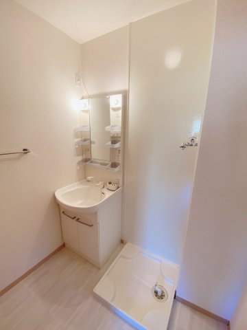 ミルキーウェイBの洗面所|別部屋反転間取りのお写真となります。