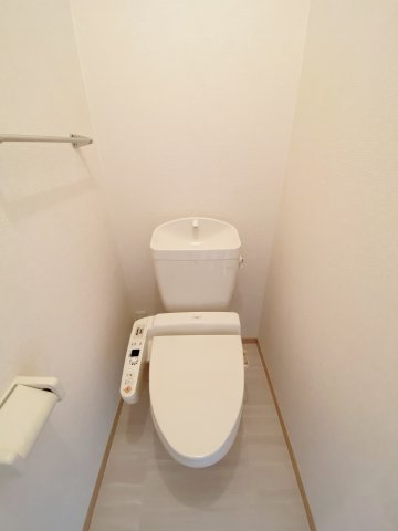 ミルキーウェイBのトイレ|別部屋反転間取りのお写真となります。