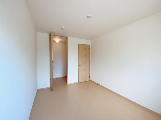 ミルキーウェイBの洋室|別部屋反転間取りのお写真となります。