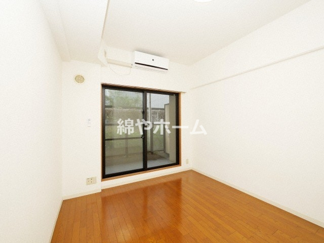 メゾン・ド・ヴィレ　深江の寝室|広くて明るい寝室