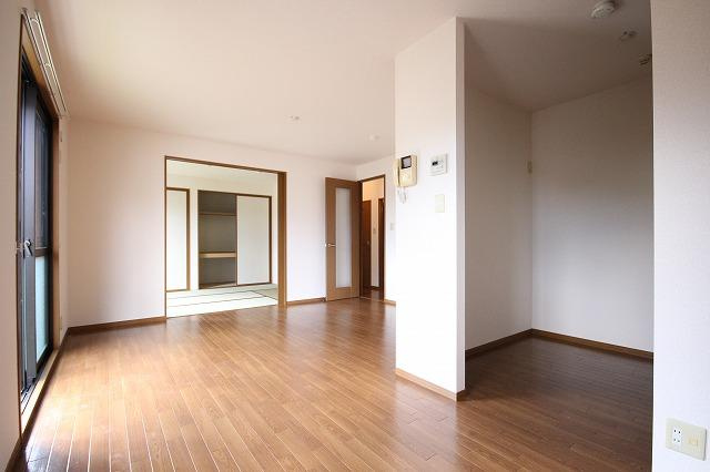 クレールプラザ立花　B棟の居間・リビング|※お部屋により仕様が異なる場合があります※