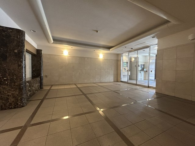 クリオ上大岡西壱番館のエントランス