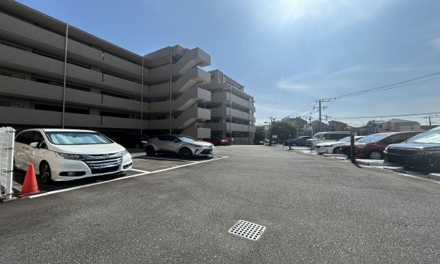 クリオ上大岡西壱番館の駐車場