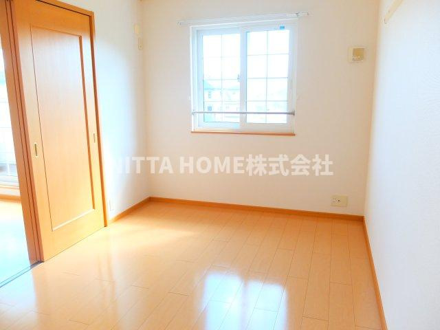 ベル　ファミーユⅢ　２番館の内装|明るい室内です♪