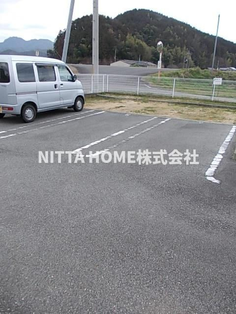 ベル　ファミーユⅢ　２番館の駐車場|敷地内の駐車場スペースです◇